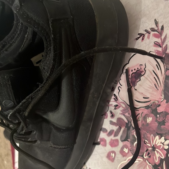 Black nike - Picture 3 of 3